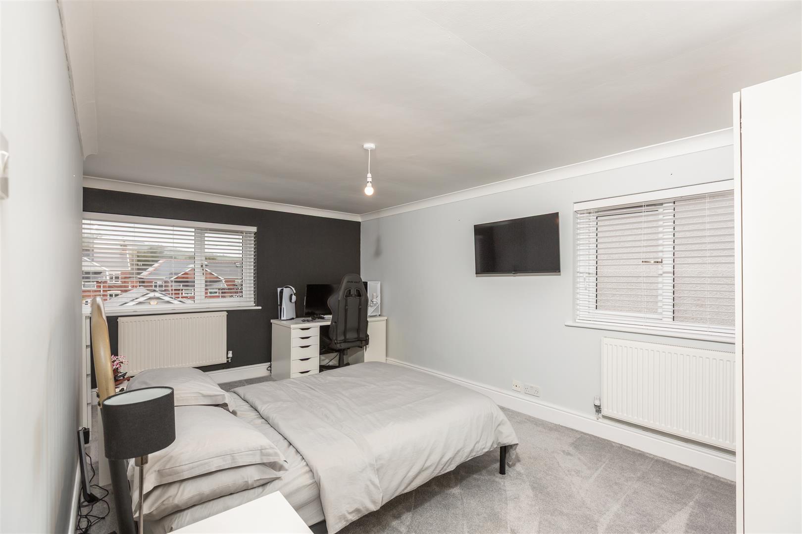 Vardre Road, Clydach, Swansea, SA6 5LP